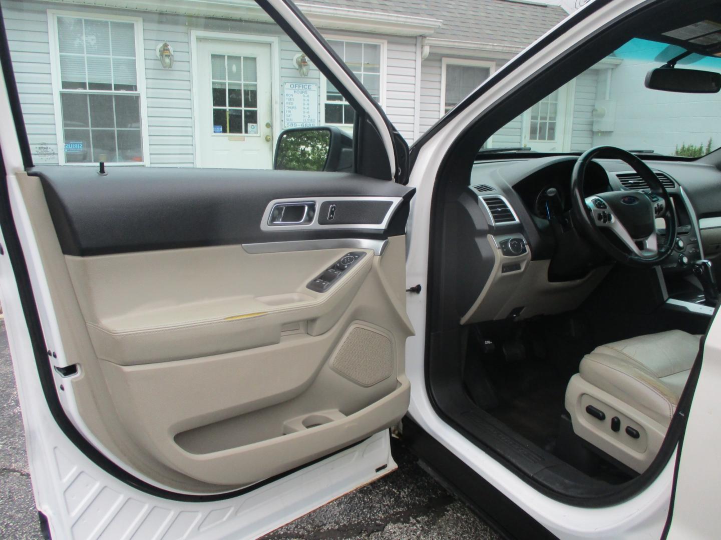 2013 WHITE Ford Explorer (1FM5K8D81DG) , AUTOMATIC transmission, located at 540a Delsea Drive, Sewell, NJ, 08080, (856) 589-6888, 39.752560, -75.111206 - Photo#14